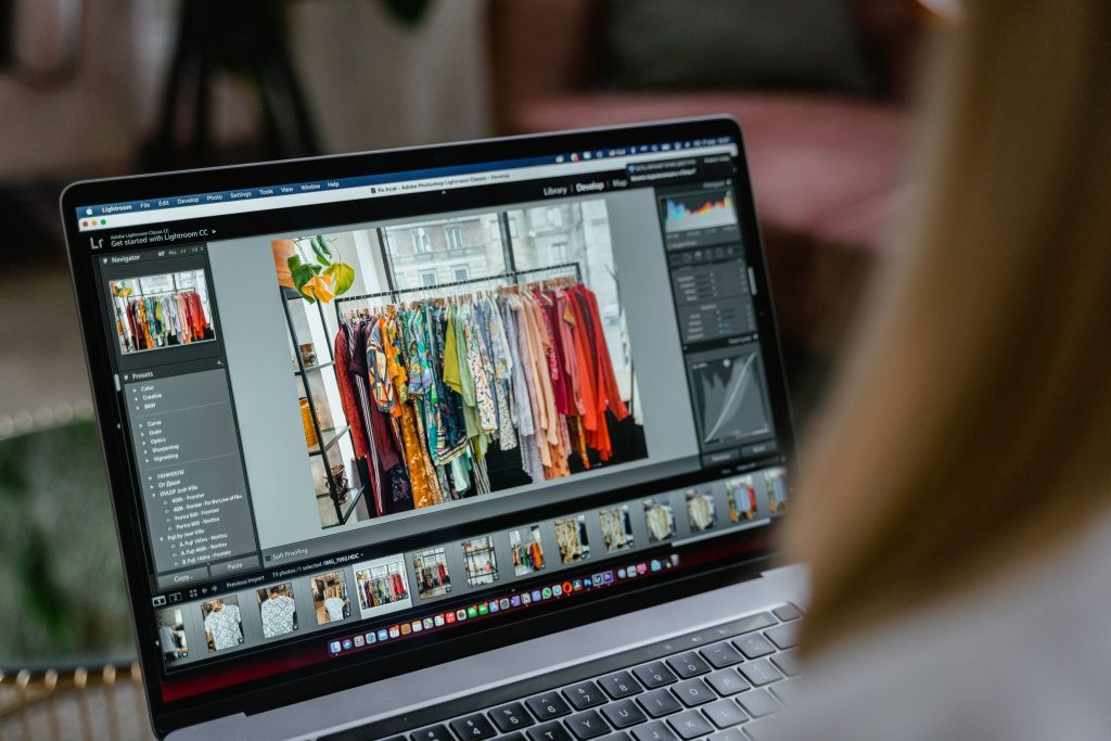 Online fashion e-commerce brands are making millions of $$$ and what we need to learn from them for our stores this Christmas